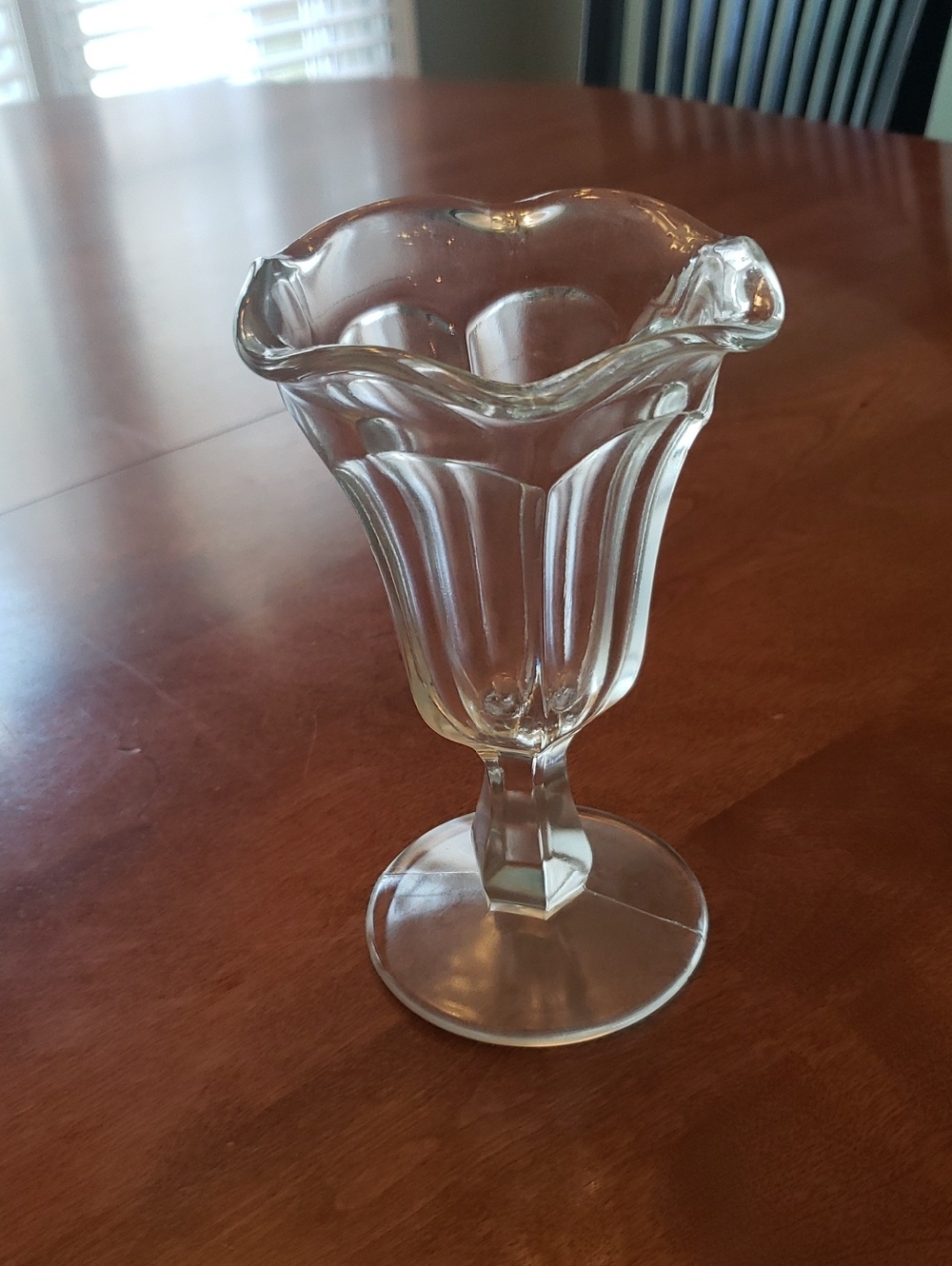 Vintage Assortment of Clear Footed Glass Sundae/Dessert Cups (Set Of 4) - Picture 8 of 10